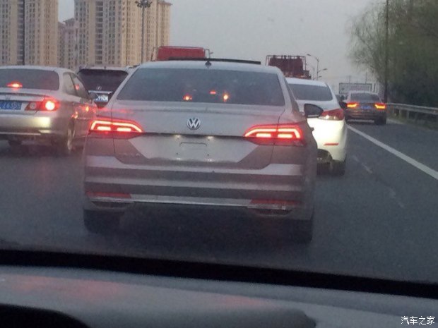 上汽大众PHIDEON无伪装路试谍照曝光