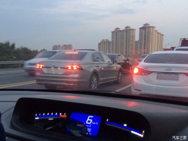 上汽大众PHIDEON无伪装路试谍照曝光