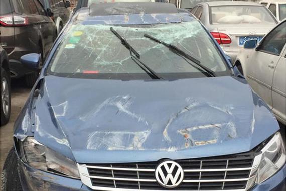 比亚迪撞翻大众谁有理？网友吵翻了