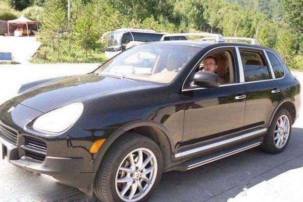 和尚开着豪车是来化缘的吗?