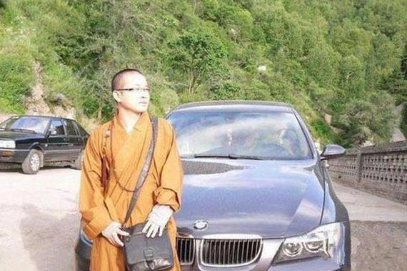 和尚开着豪车是来化缘的吗？
