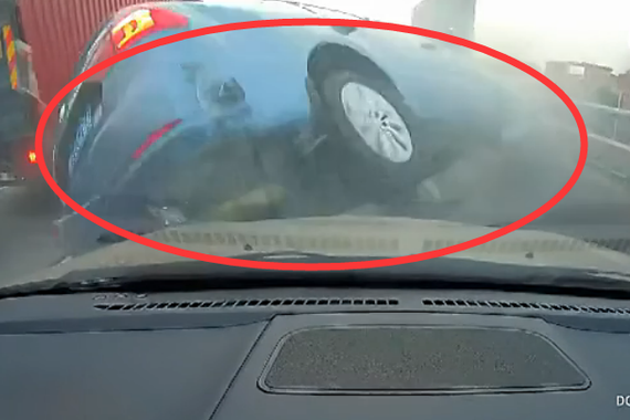 视频：比亚迪唐撞翻大众朗逸 最终结果