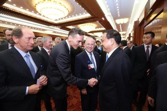 见李总理，车企大佬抢搭开往中国的列车