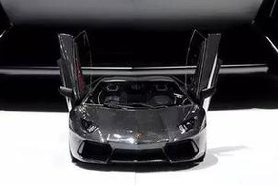 开眼了！这台车模能买12台法拉利！