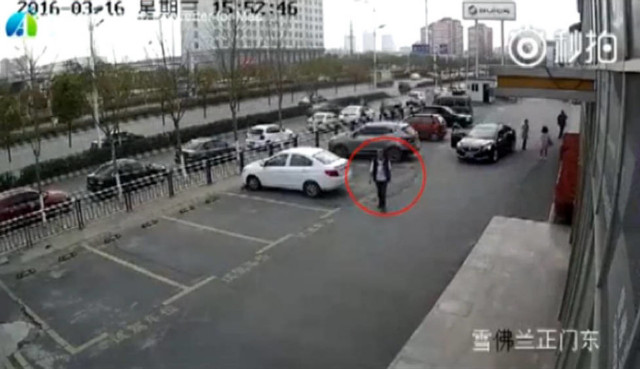 上百人打砸雪佛兰汽车4S店全过程记录