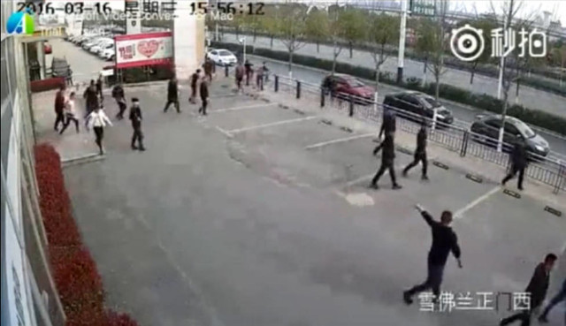 上百人打砸雪佛兰汽车4S店全过程记录