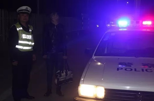 外地准女婿上门未凑够10万彩礼 被准岳父扔高速