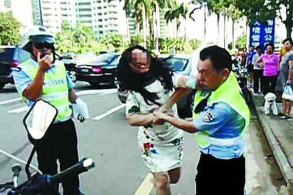 女司机打晕交警, 叫嚣老娘在北京有人！