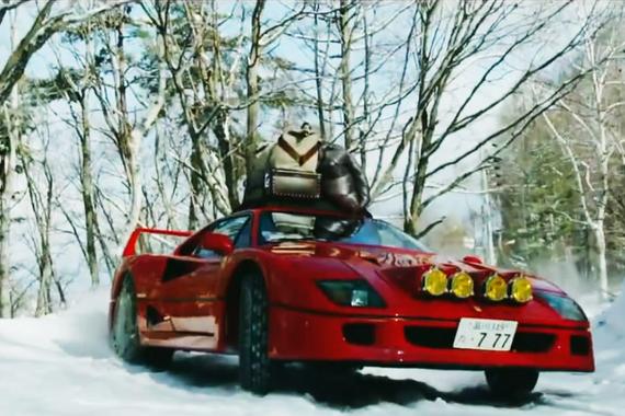 视频：雪中飞驰的跃马！激情法拉利 F40