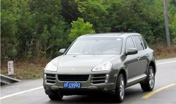 啥车好坏自己试 50块约白富美..的保时捷