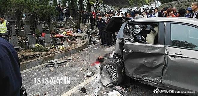 杭州公墓内豪车冲撞行人9人死伤