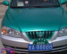 这块车牌一分钱不花,但全国交警都认识车主