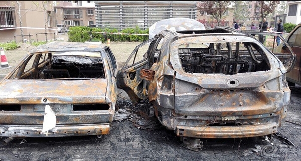 比亚迪唐突然起火自燃 车主险丧命!