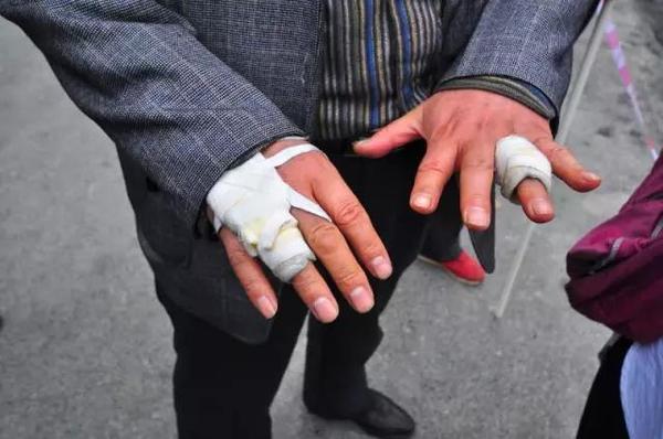 比亚迪唐突然起火自燃 车主险丧命!