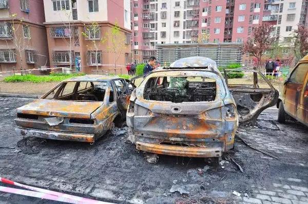 比亚迪唐突然起火自燃 车主险丧命!