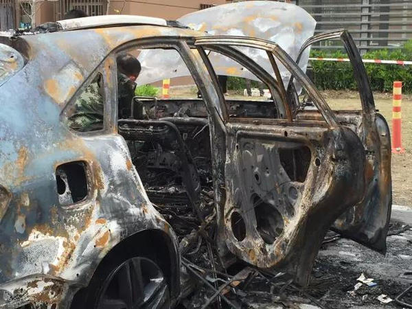 比亚迪唐突然起火自燃 车主险丧命!