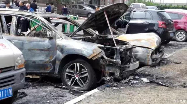 比亚迪唐突然起火自燃 车主险丧命!