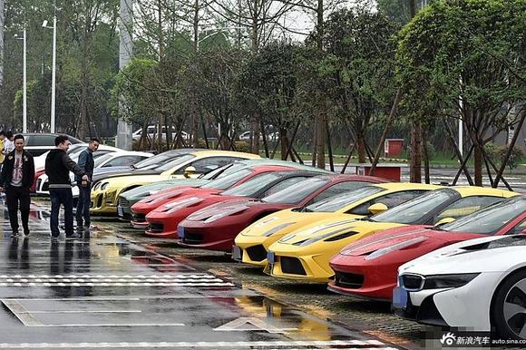 男子造“房车”为家 流浪20年寻找父母