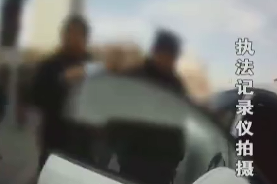 视频：丢人现眼！支持北京交警严格执法