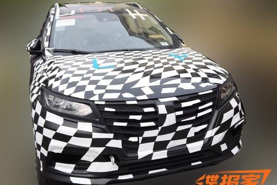 或两种前脸设计 荣威新SUV RX5谍照曝光
