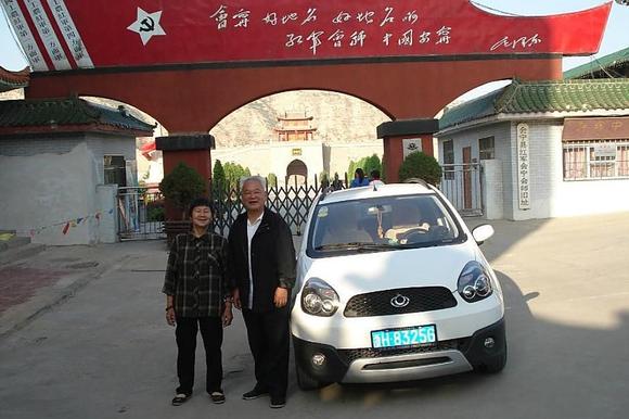 七旬大伯与老伴自驾游全国 经历写成书