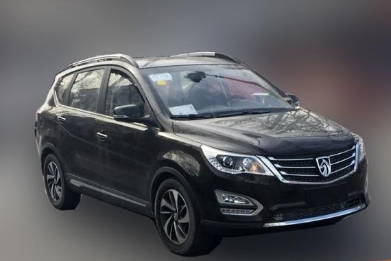 或更换后悬架 宝骏560七座版谍照曝光