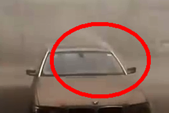 视频：你猜猜汽车会在58秒内飞起来吗？