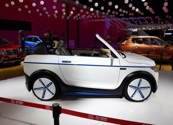 北汽新能源ARCFOX-1北京车展亮相