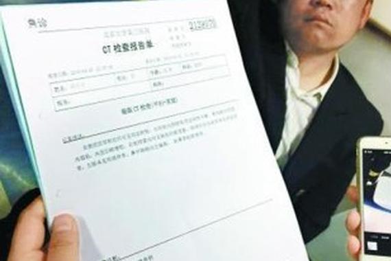 暴戾之气！宾利女司机招人殴打保安