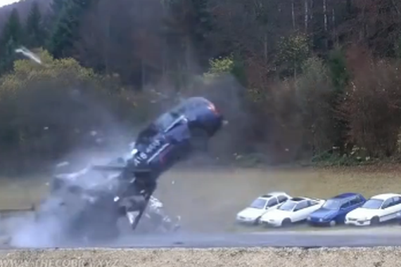 视频：刺激！时速200公里真车碰撞测试