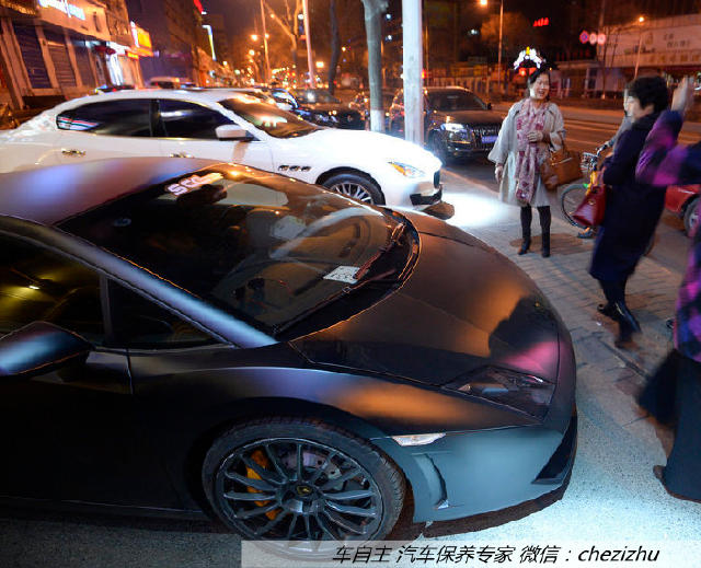 豪车云集酒吧 车主什么来路?