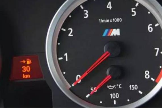 手挡和自动挡应该分别在多少转速升档？