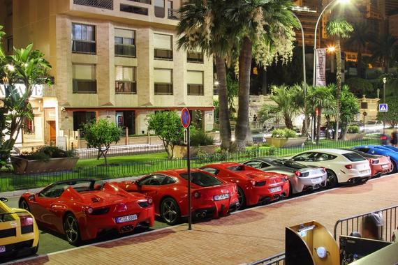 摩纳哥开超跑都有罪 交警经常上街活捉