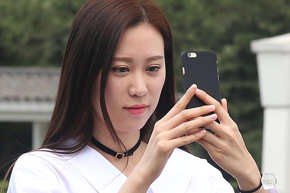 毁三观.屏幕外的女主播跟本不敢认