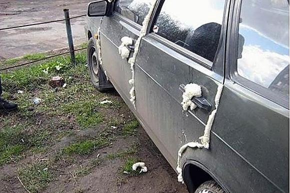 车主乱停车.回来发现车门打不开了