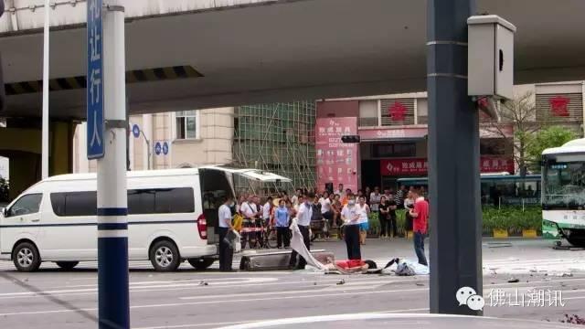 女司机误把油门当刹车 猛撞2辆公交后身亡