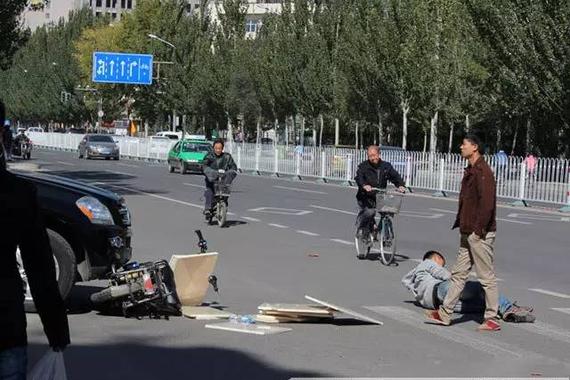 被电动车撞了 交警说我需要承担50%责任？