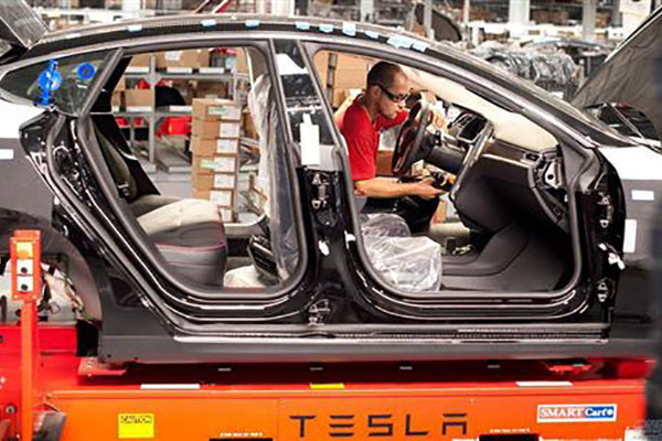 特斯拉扩大了产能目标 但制造人才却不够用
