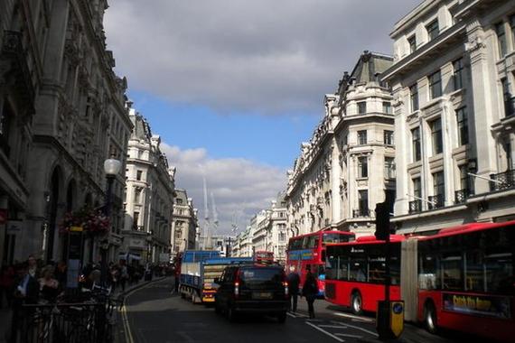 为减少尾气污染 伦敦试用电动快递物流车