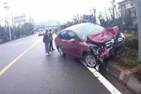 终于明白，为什么很多人错把油门当刹车了