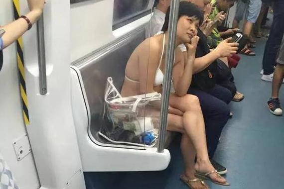 女生脱光内衣_女生内衣