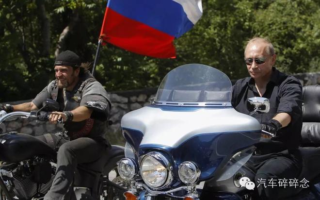 开潜艇、玩F1,可他就没个称心座驾?