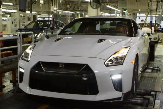 视频：战神降临人间！2017款日产GTR