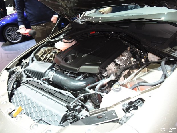“阿尔法罗密欧2.9T V6发动机”