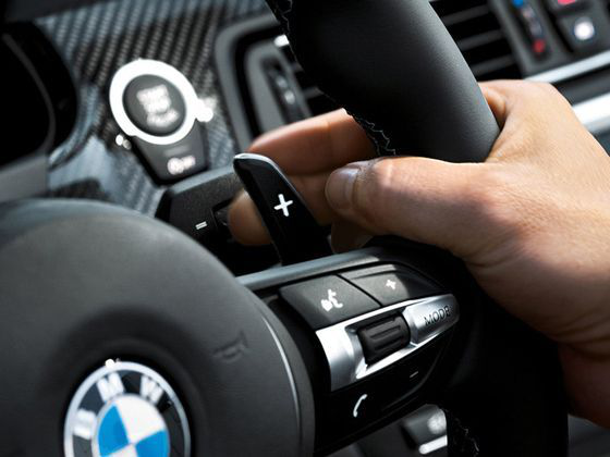 但很多车型,竟然是通过在档把上增加“+”和“-”来实现档位的升降……