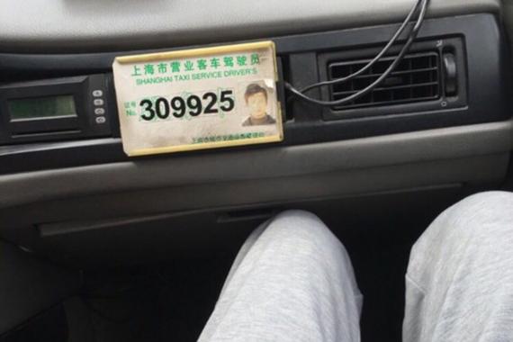 女生被出租司机摸大腿 企业道歉警方介入