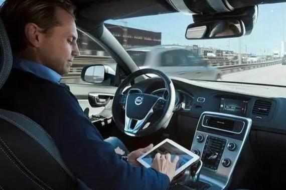 特斯拉自动驾驶出事故！无人驾驶有多远