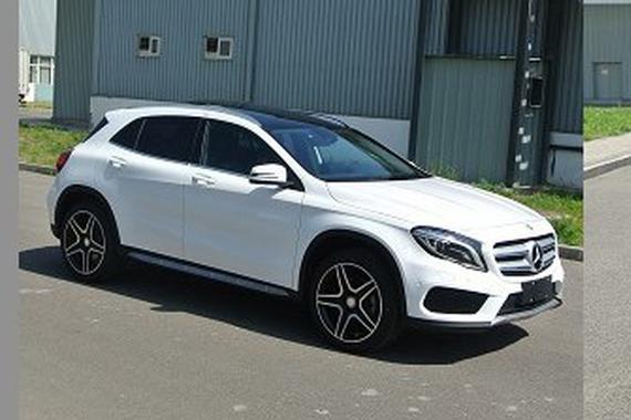 奔驰GLA 200运动型申报图 配19寸轮圈 