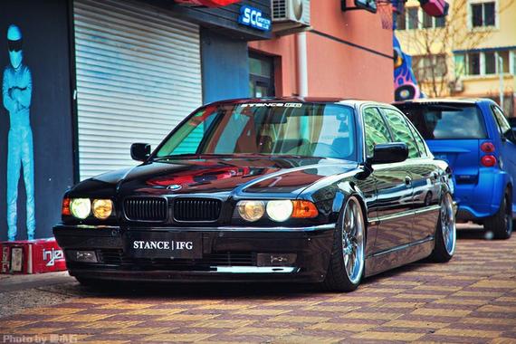 拥有一部老宝马 品味改装车从容之美