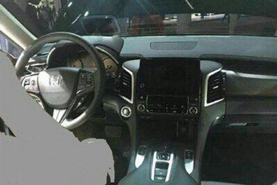 内饰风格时尚 曝广汽本田冠道内饰谍照